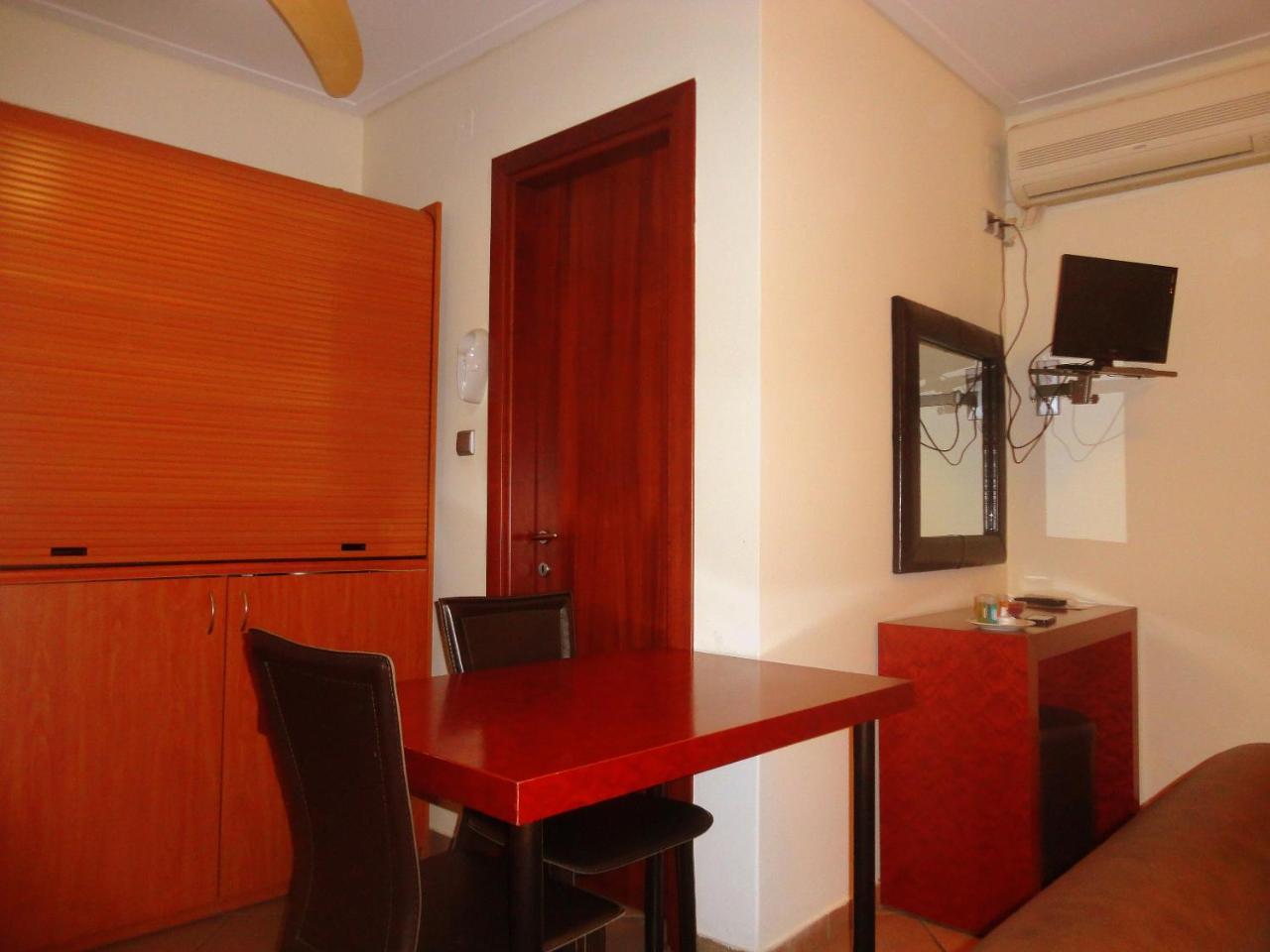 Makrakómi Lirio Guest House מראה חיצוני תמונה