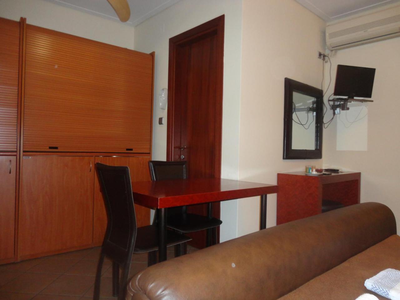 Makrakómi Lirio Guest House מראה חיצוני תמונה