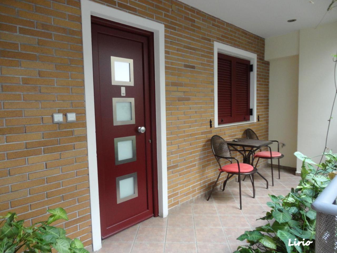 Makrakómi Lirio Guest House מראה חיצוני תמונה