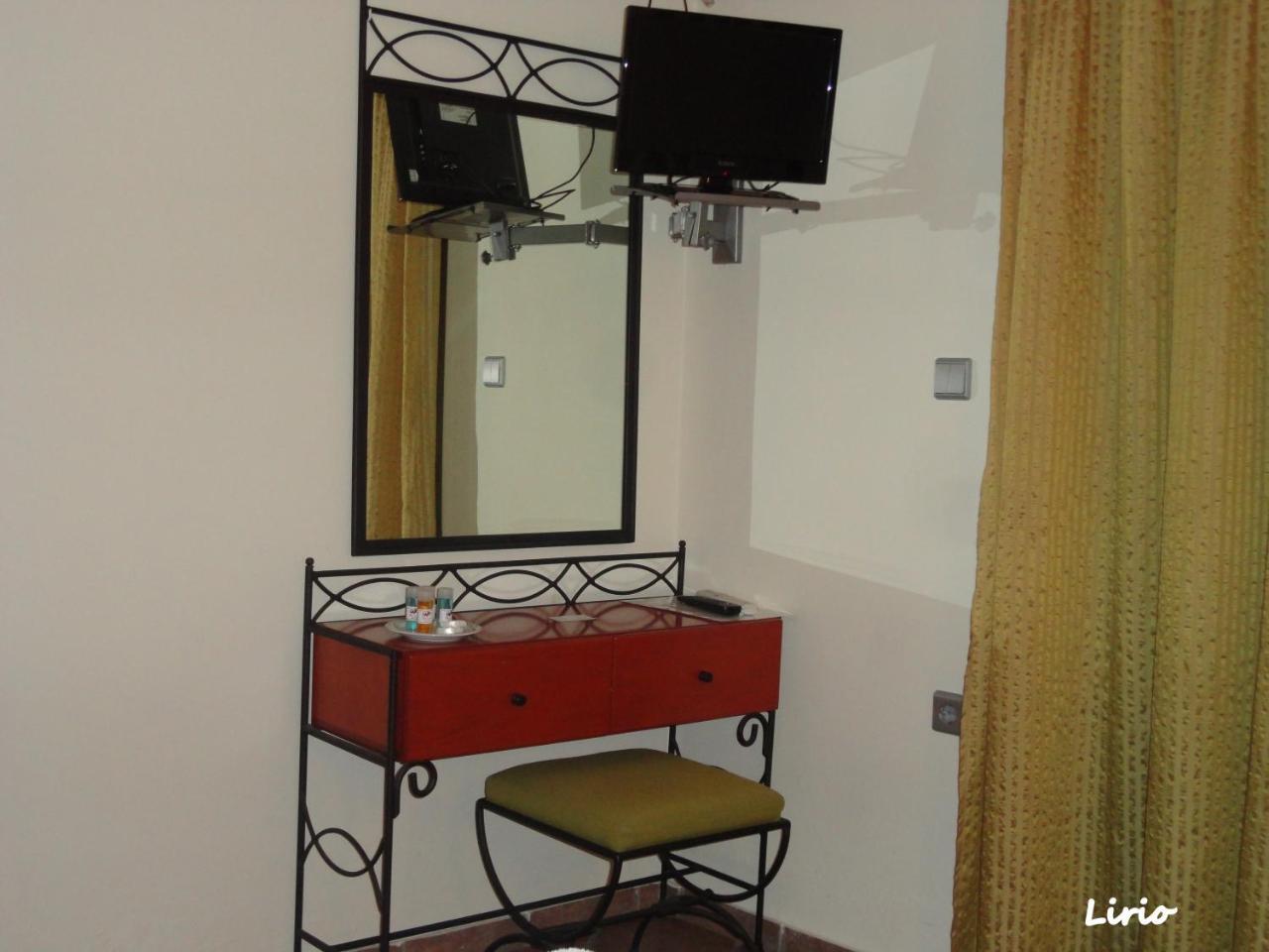 Makrakómi Lirio Guest House מראה חיצוני תמונה