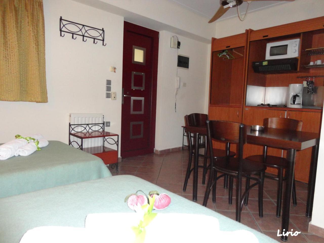 Makrakómi Lirio Guest House מראה חיצוני תמונה