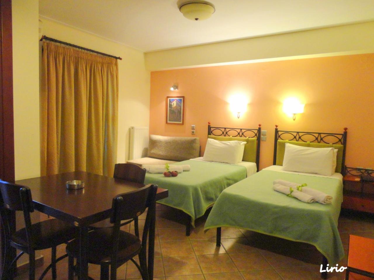 Makrakómi Lirio Guest House מראה חיצוני תמונה